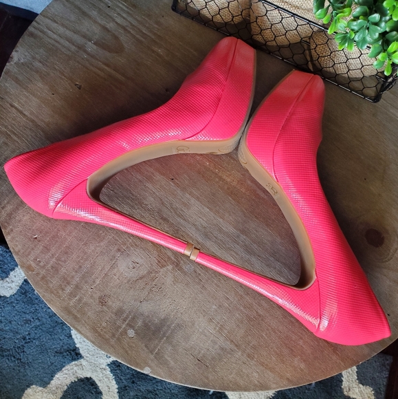 Gianni Bini | Hot Pink Platform Heels Round Toe - Picture 8 of 11